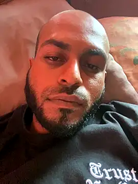 Snapshot of islandvybee55 chatting on 10/30/25, 03:35 islandvybee55 online show from 10/30/25, 03:35