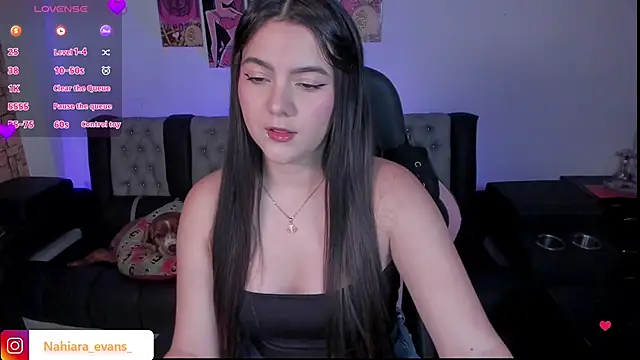 Snapshot of NahiaraEvans_ chatting on 12/21/24, 08:39 NahiaraEvans online show from 12/21/24, 08:39