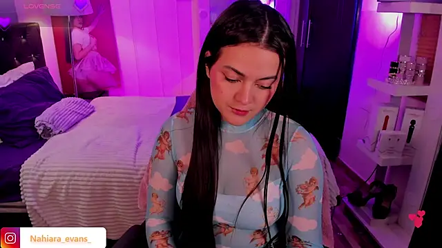 Snapshot of NahiaraEvans_ chatting on 10/10/25, 05:39 NahiaraEvans online show from 10/10/25, 05:39