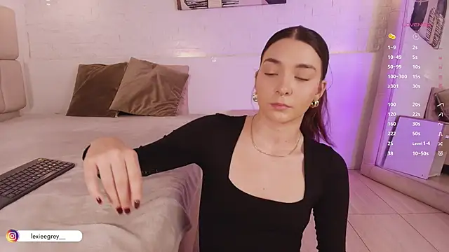 lexiee grey  online show from 03/05/25, 12:44