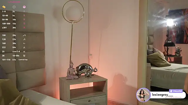 lexiee grey  online show from 11/17/25, 08:25