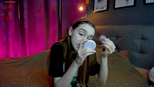 Lesi Moonie01 online show from 11/18/25, 09:14