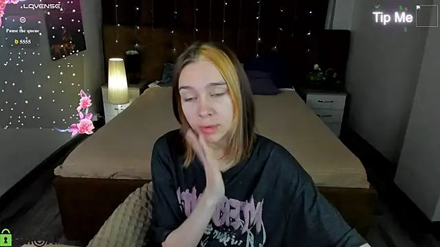 Lesi Moonie01 online show from 07/15/26, 02:39
