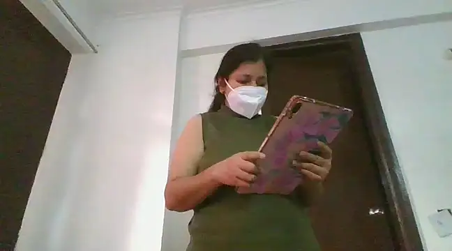 Snapshot of cutiecatty21 chatting on 12/04/24, 08:45 cutiecatty21 online show from 12/04/24, 08:45