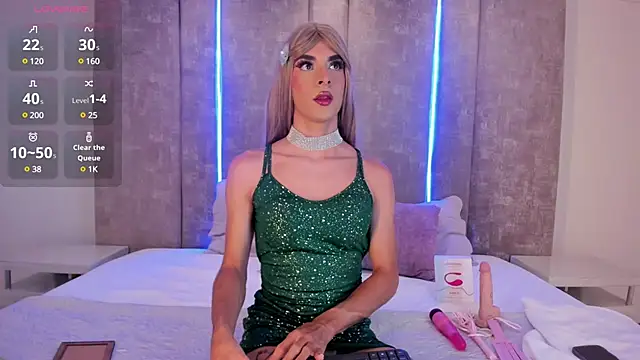 Snapshot of MaxiRogers chatting on 03/11/25, 09:04 MaxiRogers online show from 03/11/25, 09:04