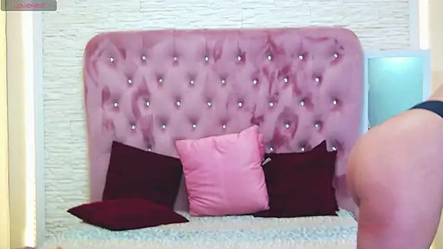 KikiSweet08 online show from 03/21/25, 08:50