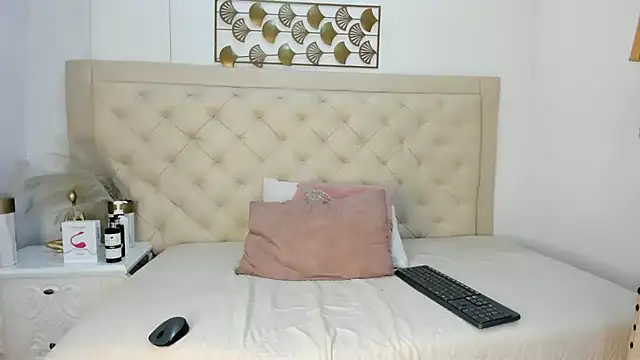  chloe adams online show from 02/25/25, 11:41