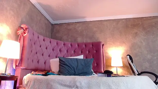 Snapshot of GabyPetit chatting on 02/01/25, 04:22 GabyPetit online show from 02/01/25, 04:22