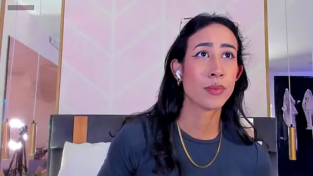 GabyPetit online show from 11/26/25, 07:59