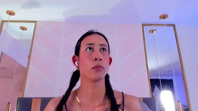 GabyPetit online show from 11/30/25, 07:51