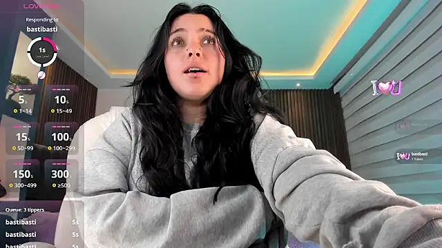 Lucy Smith2 online show from 12/31/24, 08:26