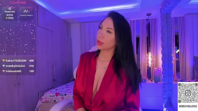 Emilyymilleer  online show from 01/11/25, 08:21