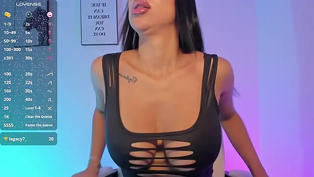 Emilyymilleer  online show from 11/13/25, 05:01