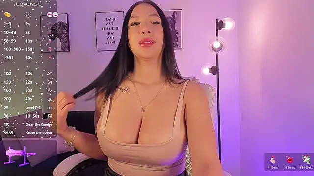 Snapshot of Emilyymilleer_ chatting on 04/28/26, 03:17 Emilyymilleer online show from 04/28/26, 03:17