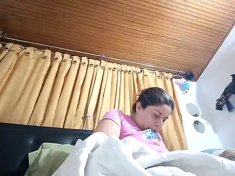 Snapshot of yajahil chatting on 10/12/25, 06:01 yajahil online show from 10/12/25, 06:01