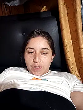 Snapshot of yajahil chatting on 10/26/25, 05:02 yajahil online show from 10/26/25, 05:02