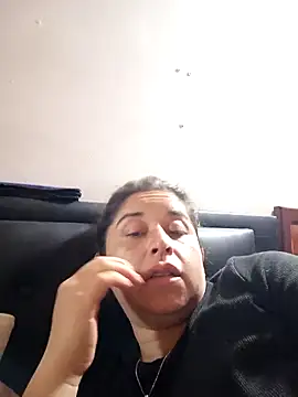 Snapshot of yajahil chatting on 12/21/25, 06:31 yajahil online show from 12/21/25, 06:31