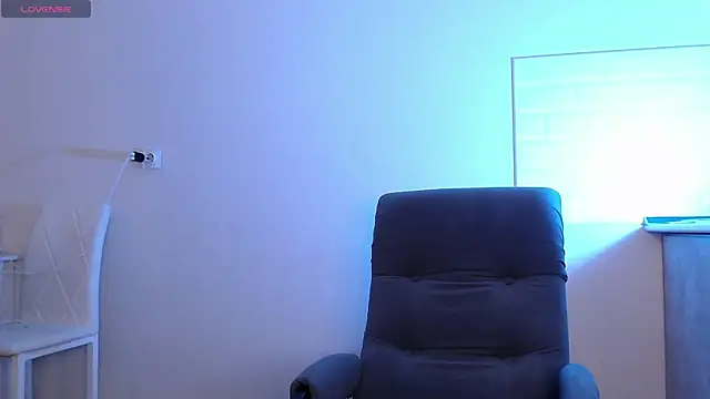 Eva Hailey  online show from 10/22/25, 04:02