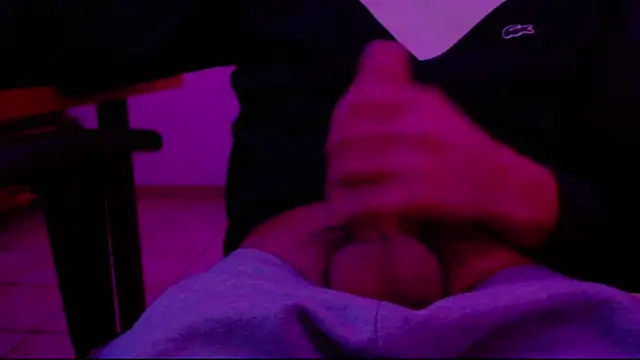 Snapshot of Vlad230323 chatting on 01/22/25, 01:21 Vlad230323 online show from 01/22/25, 01:21