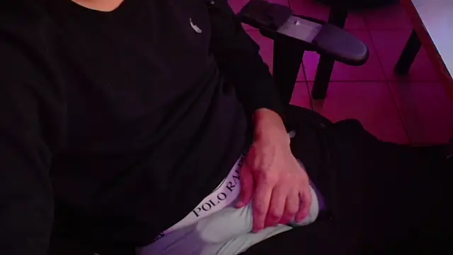 Snapshot of Vlad230323 chatting on 11/12/25, 05:02 Vlad230323 online show from 11/12/25, 05:02