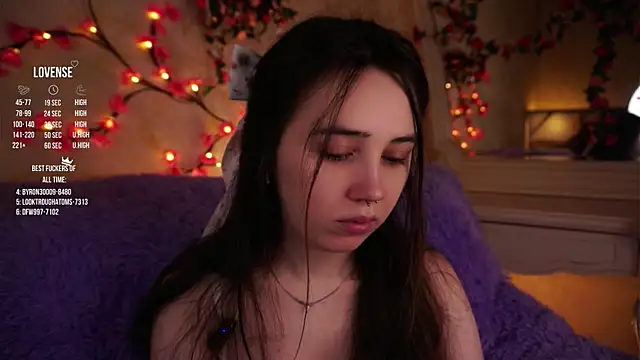 GillianDowdey online show from 11/21/25, 03:16