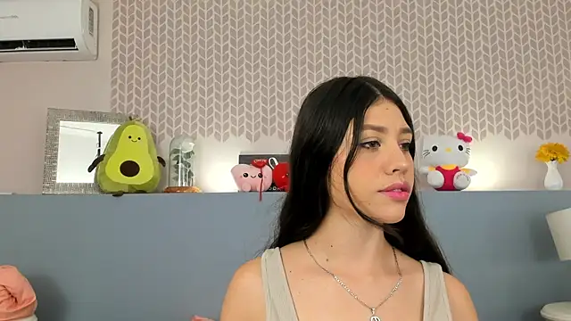 Snapshot of CheryelFox chatting on 05/20/26, 11:44 CheryelFox online show from 05/20/26, 11:44