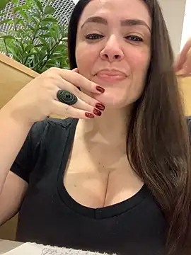 Snapshot of Sophie_Eaton chatting on 09/15/25, 07:14 Sophie Eaton online show from 09/15/25, 07:14