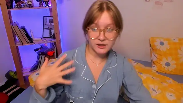 Snapshot of leazy_peazy chatting on 09/22/25, 08:00 leazy peazy online show from 09/22/25, 08:00