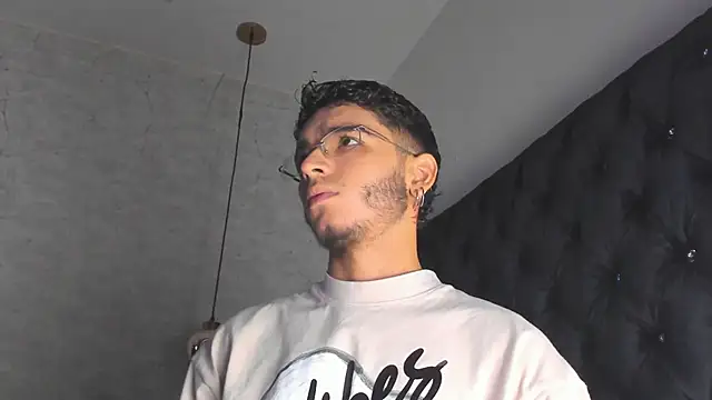 Ian Castillo  online show from 02/19/25, 11:17