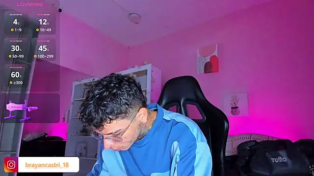 Ian Castillo  online show from 11/10/25, 11:20