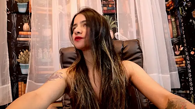 Snapshot of julietta___jackson chatting on 05/19/26, 10:05 julietta jackson online show from 05/19/26, 10:05