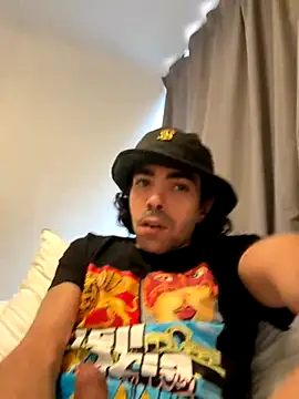 wolfwhite95 online show from 10/12/25, 02:27