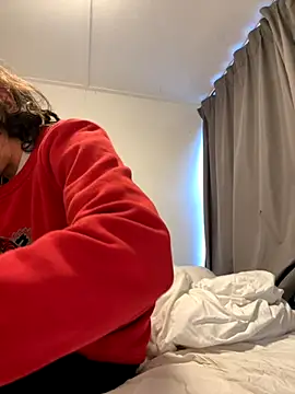 wolfwhite95 online show from 10/27/25, 03:27