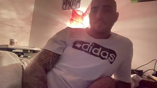 alessandromori91 online show from 12/04/25, 09:12