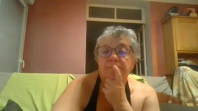 Vandeae44 online show from 10/29/25, 08:54