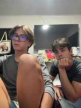 Snapshot of Alex_and_Fabian chatting on 05/17/26, 04:32 Alex and Fabian online show from 05/17/26, 04:32