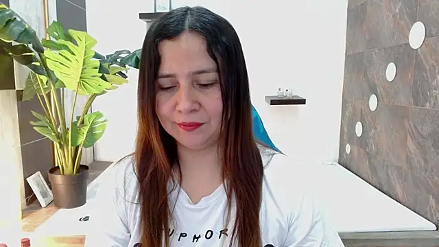 Snapshot of Heidy_Wells chatting on 05/26/26, 01:18 Heidy Wells online show from 05/26/26, 01:18