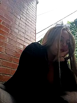 madelaine- online show from 04/21/26, 08:55