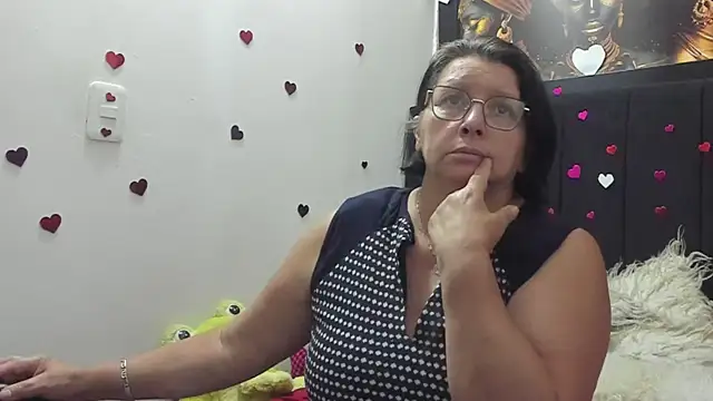 Evaaross 2345 online show from 04/15/26, 08:20