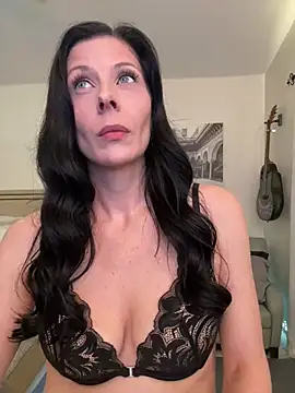 Snapshot of VixenVixie chatting on 01/20/25, 12:15 VixenVixie online show from 01/20/25, 12:15