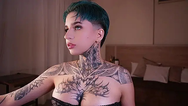 AliceShazaham  online show from 02/02/25, 06:04