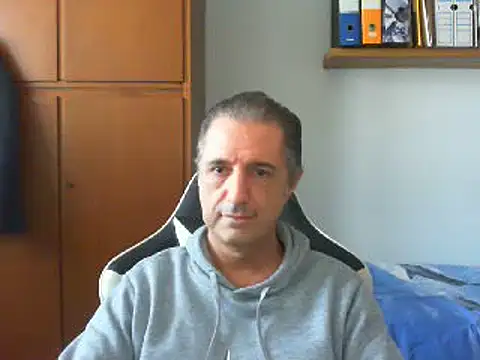 lliuk70mi online show from 12/29/24, 01:06