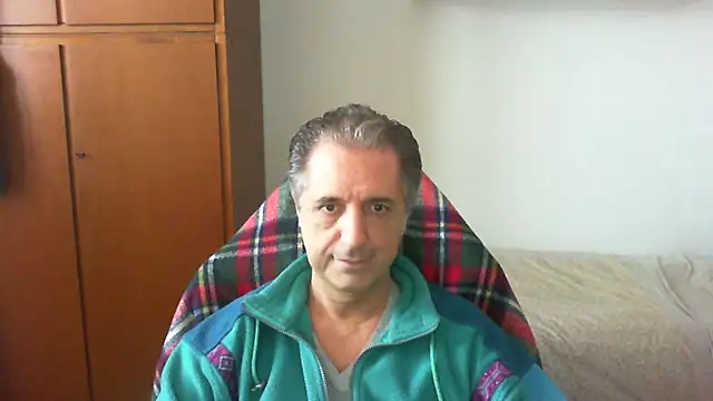 Snapshot of lliuk70mi chatting on 04/24/26, 03:25 lliuk70mi online show from 04/24/26, 03:25