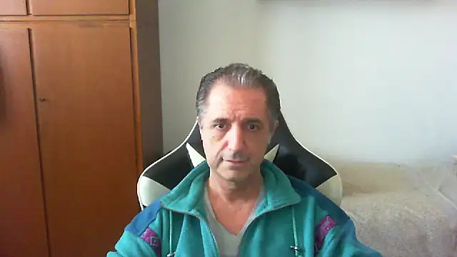 Snapshot of lliuk70mi chatting on 04/25/26, 12:41 lliuk70mi online show from 04/25/26, 12:41