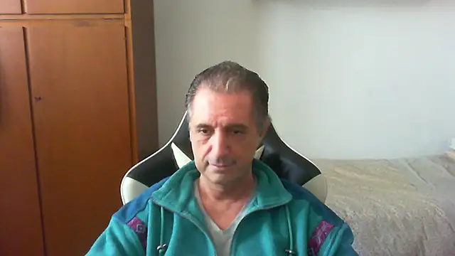 Snapshot of lliuk70mi chatting on 04/26/26, 12:14 lliuk70mi online show from 04/26/26, 12:14