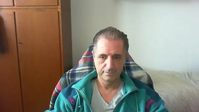 Snapshot of lliuk70mi chatting on 04/27/26, 02:37 lliuk70mi online show from 04/27/26, 02:37
