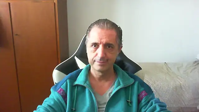 Snapshot of lliuk70mi chatting on 05/01/26, 12:54 lliuk70mi online show from 05/01/26, 12:54
