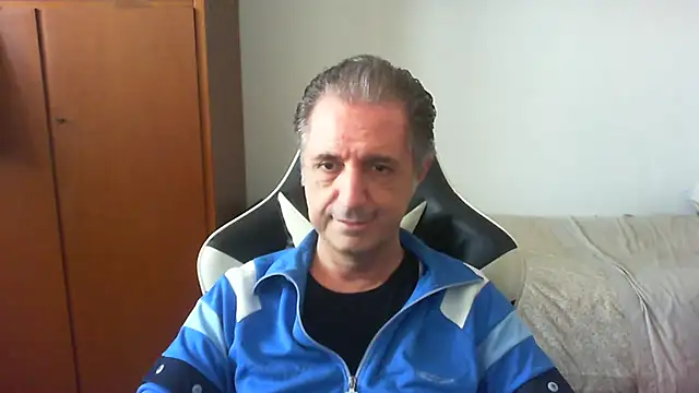 Snapshot of lliuk70mi chatting on 05/02/26, 12:10 lliuk70mi online show from 05/02/26, 12:10