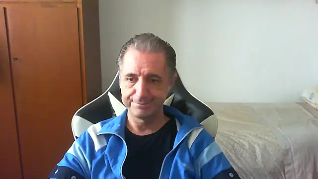 Snapshot of lliuk70mi chatting on 05/03/26, 01:06 lliuk70mi online show from 05/03/26, 01:06
