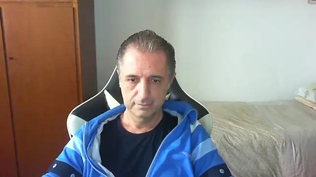 Snapshot of lliuk70mi chatting on 05/05/26, 12:24 lliuk70mi online show from 05/05/26, 12:24